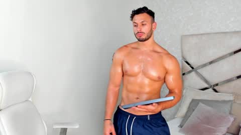 Snapshot of mike_belle chatting on December 2024 01:47:02 AM Mike Belle online show from December 2024 01:47:02 AM