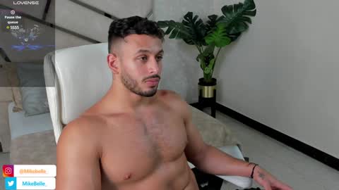 Snapshot of mike_belle chatting on December 2024 12:18:01 AM Mike Belle online show from December 2024 12:18:01 AM