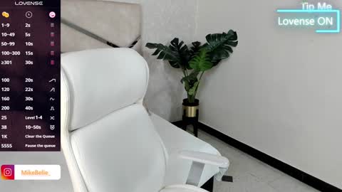 Snapshot of mike_belle chatting on January 2025 01:58:02 AM Mike Belle online show from January 2025 01:58:02 AM