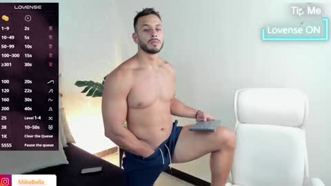 Snapshot of mike_belle chatting on February 2025 08:35:02 PM Mike Belle online show from February 2025 08:35:02 PM