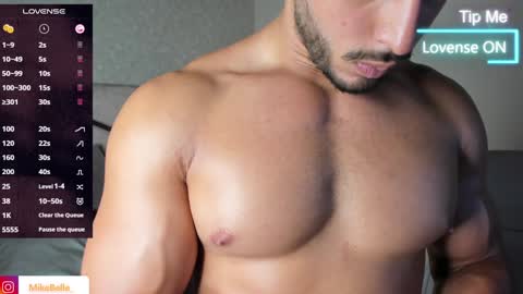 Snapshot of mike_belle chatting on February 2025 01:04:02 AM Mike Belle online show from February 2025 01:04:02 AM