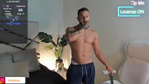 Snapshot of mike_belle chatting on February 2025 09:11:02 PM Mike Belle online show from February 2025 09:11:02 PM