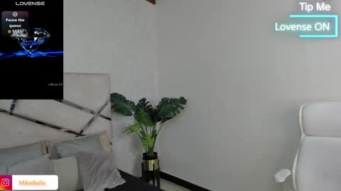 Snapshot of mike_belle chatting on February 2025 10:03:02 PM Mike Belle online show from February 2025 10:03:02 PM