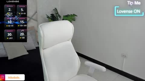 Snapshot of mike_belle chatting on March 2025 10:02:02 PM Mike Belle online show from March 2025 10:02:02 PM