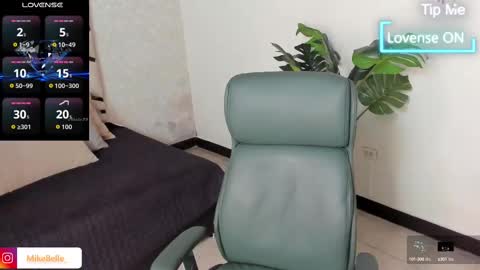 Snapshot of mike_belle chatting on September 2025 08:20:02 PM Mike Belle online show from September 2025 08:20:02 PM