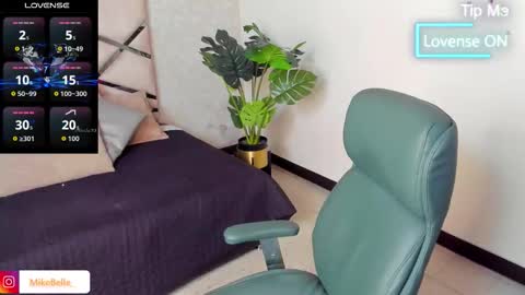 Snapshot of mike_belle chatting on September 2025 08:10:01 PM Mike Belle online show from September 2025 08:10:01 PM