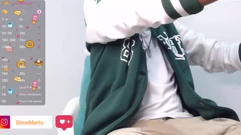 Snapshot of mike_black_22 chatting on October 2025 12:44:02 PM Mike online show from October 2025 12:44:02 PM