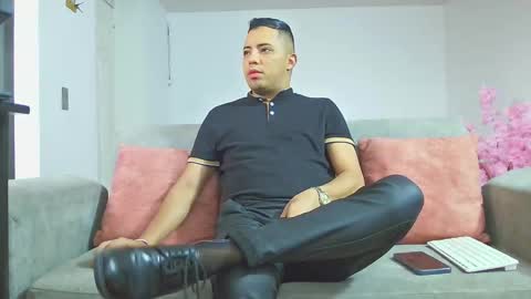 Snapshot of mike_fetish_ chatting on February 2026 12:23:01 PM Im Mike online show from February 2026 12:23:01 PM