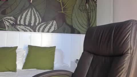 Snapshot of mike_montoya chatting on October 2025 06:02:02 AM Mike Montoya online show from October 2025 06:02:02 AM