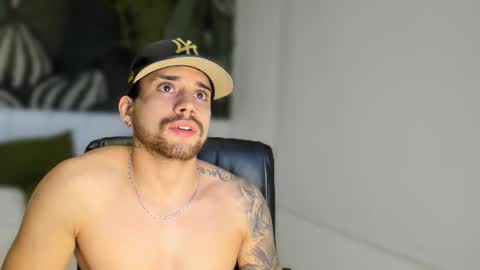 Snapshot of mike_montoya chatting on November 2025 01:40:01 AM Mike Montoya online show from November 2025 01:40:01 AM