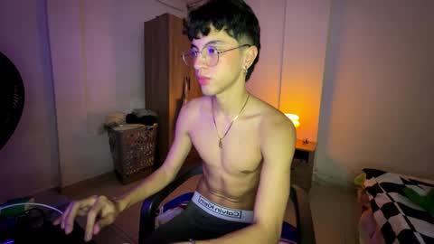 Snapshot of mike_pineapple chatting on October 2025 04:34:02 AM Mike Pineapple online show from October 2025 04:34:02 AM