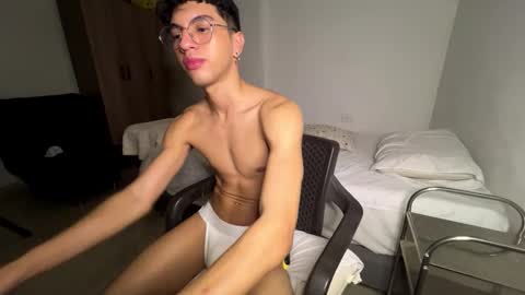 Snapshot of mike_pineapple chatting on November 2025 05:06:02 AM Mike Pineapple online show from November 2025 05:06:02 AM