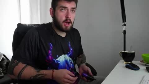 Snapshot of mike_platano chatting on October 2025 01:28:02 PM MIKE PLATANO online show from October 2025 01:28:02 PM