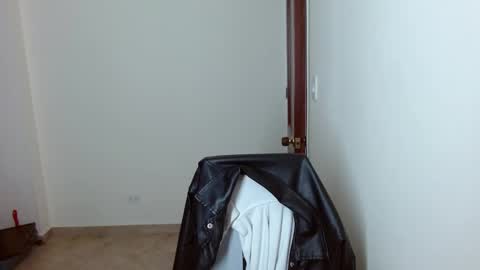 mike_smith03 online show from April 2026 03:17:02 PM