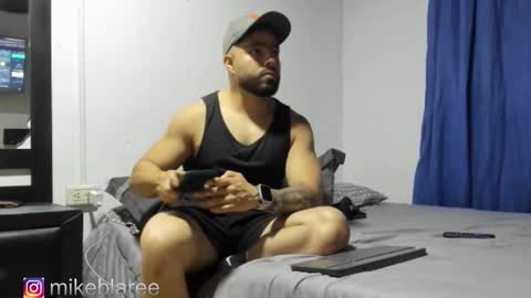 Snapshot of mikeblaree chatting on November 2025 03:28:02 AM mikeblaree online show from November 2025 03:28:02 AM