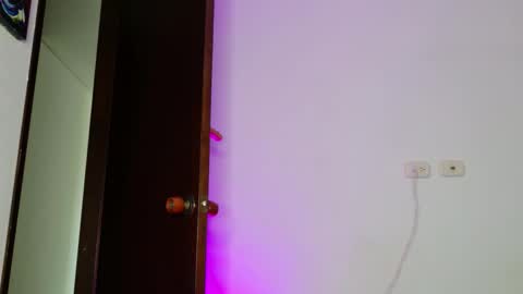 Snapshot of mikegaitan1 chatting on October 2025 09:48:02 PM mikegaitan1 online show from October 2025 09:48:02 PM