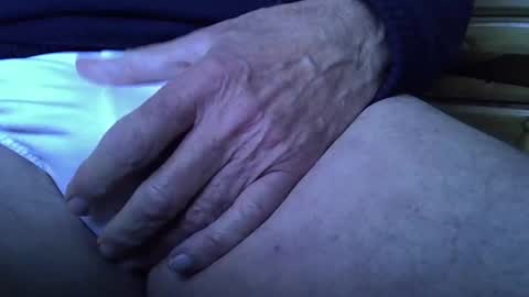 Snapshot of mikeybed chatting on December 2024 12:33:01 PM mikeybed online show from December 2024 12:33:01 PM