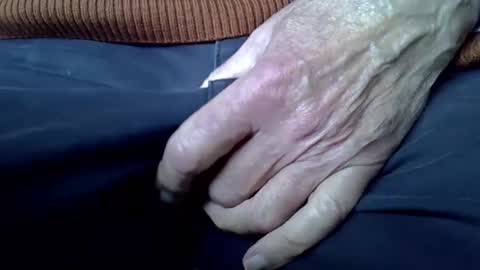 Snapshot of mikeybed chatting on February 2025 12:48:01 PM mikeybed online show from February 2025 12:48:01 PM