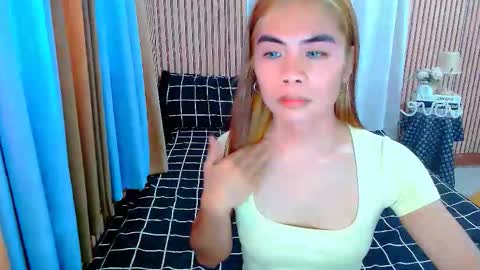 Snapshot of mikhaylaanderson chatting on September 2025 04:23:02 AM Mikhayla online show from September 2025 04:23:02 AM