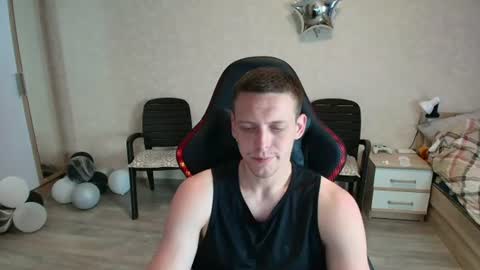 Snapshot of mikimaus0101 chatting on June 2026 11:18:02 AM Michael online show from June 2026 11:18:02 AM