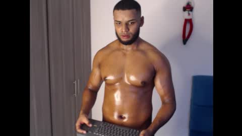 Snapshot of miky_xxx chatting on November 2025 09:27:01 PM Miky online show from November 2025 09:27:01 PM