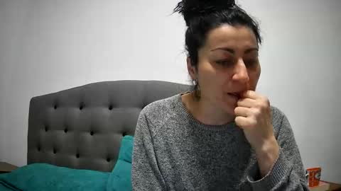 Mikyloveu online show from February 2026 03:05:01 PM