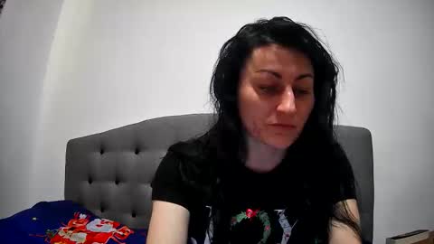 Mikyloveu online show from April 2026 03:23:01 PM