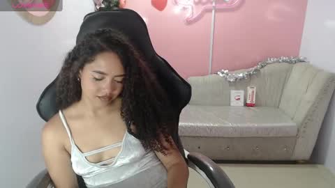 Snapshot of mila_broux_ch_ chatting on December 2024 04:06:01 PM MILA online show from December 2024 04:06:01 PM