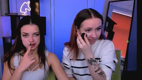 Snapshot of mila_glow chatting on October 2025 08:33:02 AM mila_glow online show from October 2025 08:33:02 AM