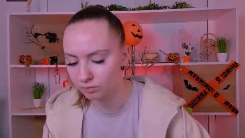 Snapshot of mila_glow chatting on November 2025 05:42:02 AM mila_glow online show from November 2025 05:42:02 AM