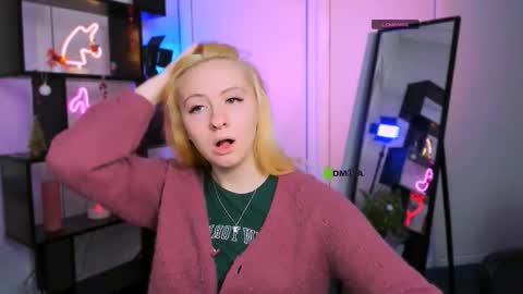 Snapshot of mila_glow chatting on January 2026 07:39:01 PM mila_glow online show from January 2026 07:39:01 PM