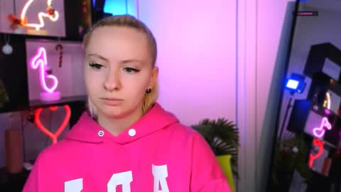 Snapshot of mila_glow chatting on January 2026 07:27:01 PM mila_glow online show from January 2026 07:27:01 PM