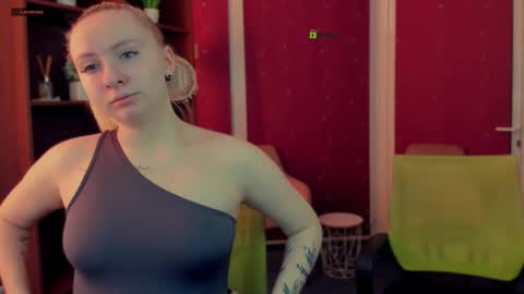 Snapshot of mila_glow chatting on February 2026 12:32:01 PM mila_glow online show from February 2026 12:32:01 PM