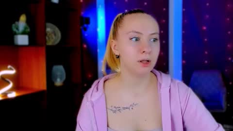 Snapshot of mila_glow chatting on February 2026 06:12:02 AM mila_glow online show from February 2026 06:12:02 AM