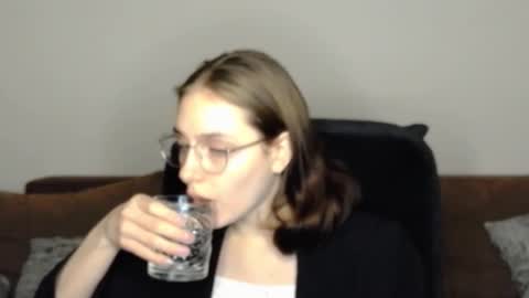 Snapshot of mila_keyy chatting on December 2025 08:58:01 PM mila_keyy online show from December 2025 08:58:01 PM