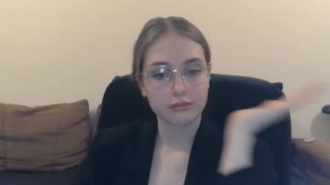 Snapshot of mila_keyy chatting on December 2025 09:53:02 PM mila_keyy online show from December 2025 09:53:02 PM