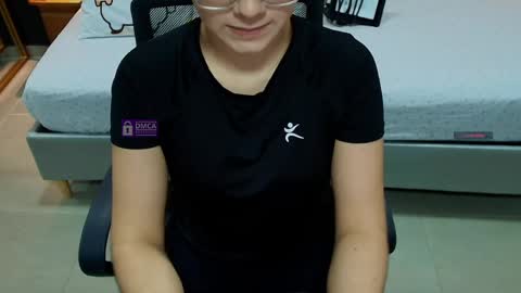 Snapshot of mila_kiitty chatting on April 2026 11:14:01 AM Milena online show from April 2026 11:14:01 AM