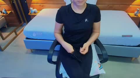 Snapshot of mila_kiitty chatting on May 2026 11:15:01 AM Milena online show from May 2026 11:15:01 AM