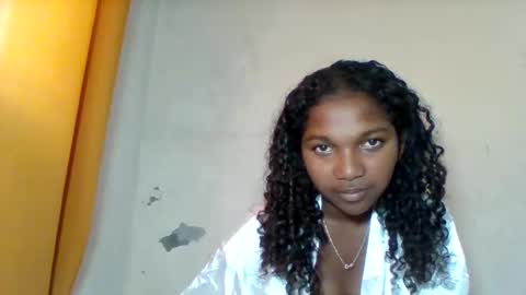Snapshot of mila_lunah chatting on May 2026 04:28:01 AM mila_lunah online show from May 2026 04:28:01 AM