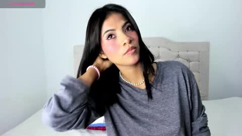 Snapshot of mila_rey25_ chatting on November 2025 05:31:01 AM laura online show from November 2025 05:31:01 AM