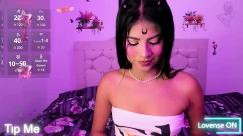 Snapshot of mila_rey25_ chatting on November 2025 08:38:02 PM laura online show from November 2025 08:38:02 PM