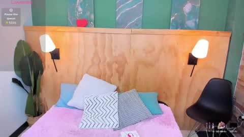 Mila and samy online show from November 2025 12:15:01 PM