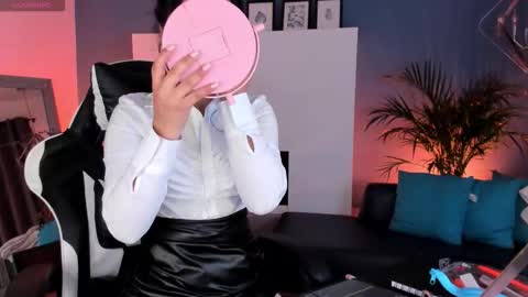 Mila online show from October 2025 11:34:02 AM