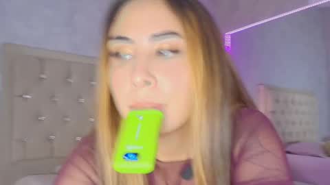 Snapshot of mila_smirnovavk chatting on December 2025 04:07:02 AM MILA online show from December 2025 04:07:02 AM