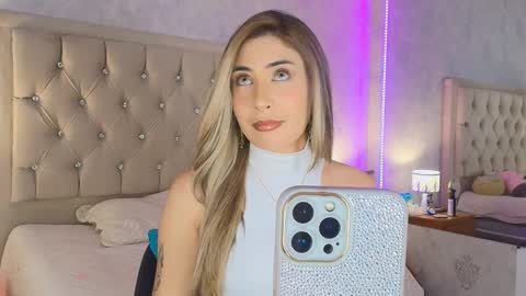 Snapshot of mila_smirnovavk chatting on February 2026 04:09:02 AM MILA online show from February 2026 04:09:02 AM