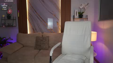 milacrave online show from November 2025 11:43:01 AM