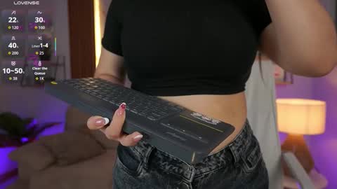 milacrave online show from November 2025 11:31:02 AM