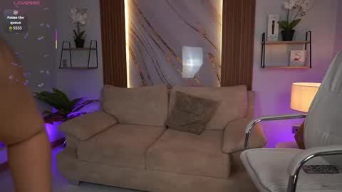 milacrave online show from November 2025 11:34:02 AM