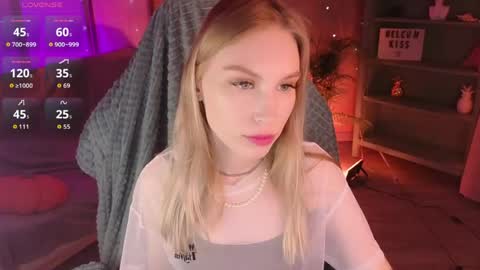 Snapshot of miladuales chatting on May 2026 06:00:01 AM Mila online show from May 2026 06:00:01 AM