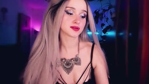 MiladyJolie online show from September 2025 07:19:02 PM